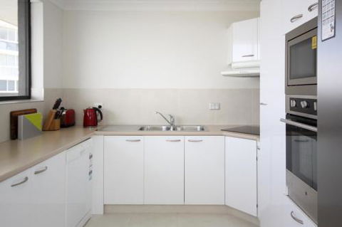 Broadwater Shores Waterfront Apartments - Accommodation Guide 5
