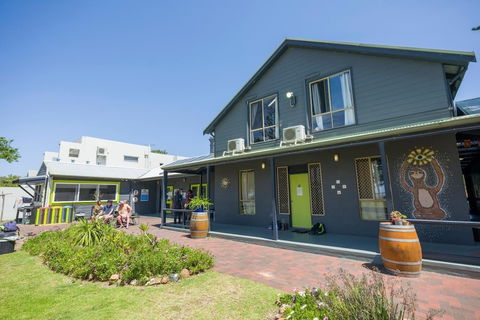 Dunsborough Beachouse YHA Backpackers - Accommodation Asia 0