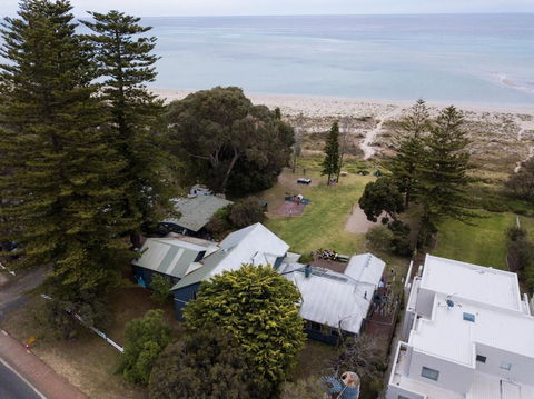 Dunsborough Beachouse YHA Backpackers - Accommodation Asia 2