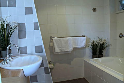 Adelaide DressCircle Apartments - Ward St - Accommodation China 0