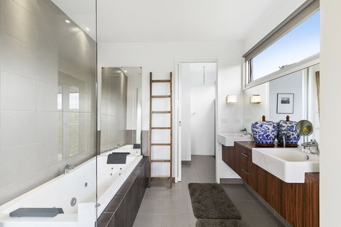 Bilsons Landing East - Accommodation Asia 6