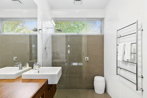 Bilsons Landing East - Accommodation Asia 4