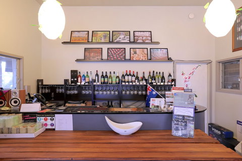 Vineyard Hill - Accommodation Guide 5