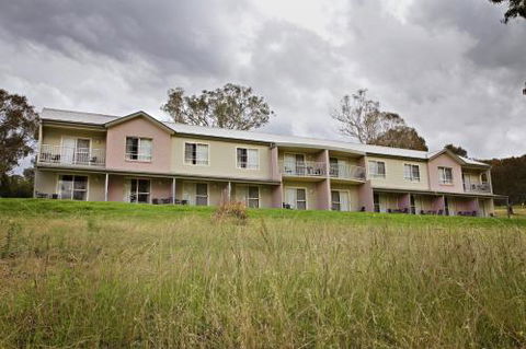 BATHURST GOLDFIELDS MOTEL On MOUNT PANORAMA - Accommodation Guide 1