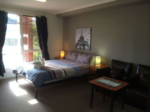 Box Hill Studios 4 At Canterbury Gardens - Accommodation Guide 4