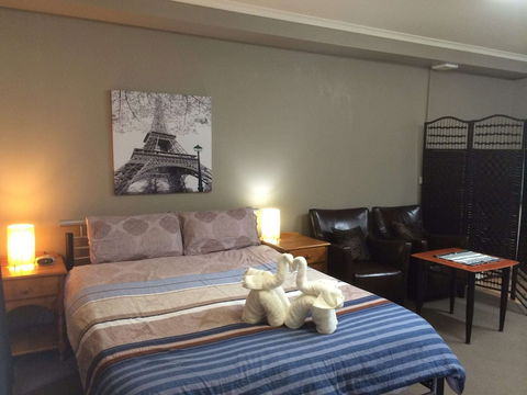 Box Hill Studios 4 At Canterbury Gardens - Accommodation Guide 6
