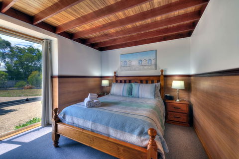 Sheoak On The Bay - Accommodation Guide 2