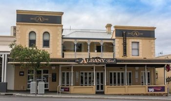 Albany Hotel - Accommodation Guide 0