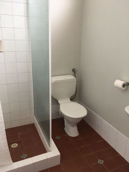 Albany Hotel - Accommodation Guide 2