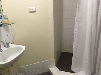 Albany Hotel - Accommodation Guide 6