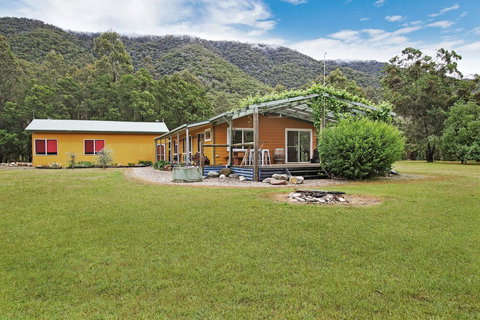 Feathertop Views And Dorm - Accommodation Asia 2
