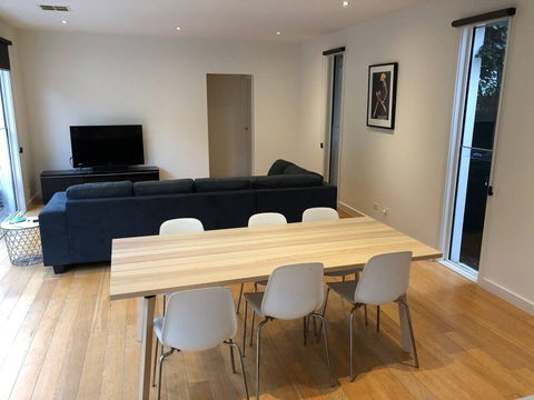Malvern 3 Bedroom Home - Accommodation Guide 1