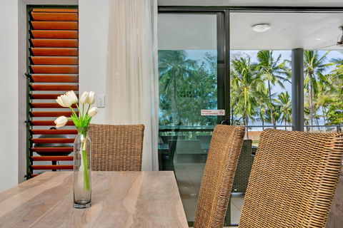 Beachfront Apartment With Ocean View - 4 - Accommodation Asia 3