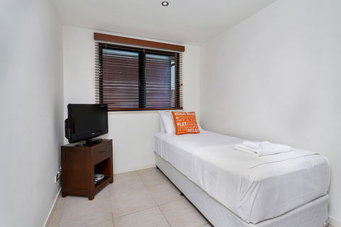 Beachfront Apartment With Ocean View - 4 - Accommodation Asia 5