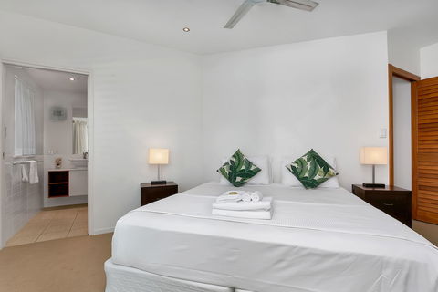 Beachfront Apartment With Ocean View - 4 - Accommodation Asia 2