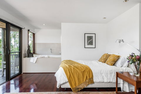 Your Luxury Escape - Cedar View - Accommodation Asia 6
