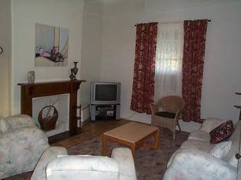 Aaron Cottage - Accommodation Guide 2