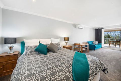 Forresters Beach Bed & Breakfast - Accommodation Guide 0
