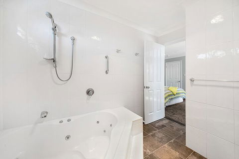 Forresters Beach Bed & Breakfast - Accommodation Guide 2