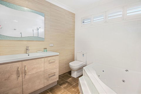 Forresters Beach Bed & Breakfast - Accommodation Guide 1