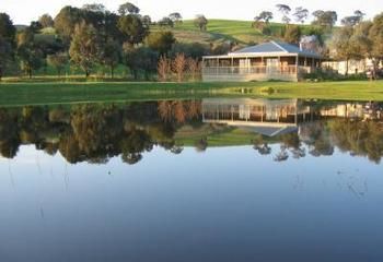 Buttercup Cottage & Private Apartment - Accommodation Guide 1