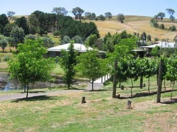 Buttercup Cottage & Private Apartment - Accommodation Guide 2