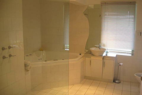 Under The Vines - Accommodation China 3