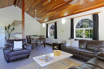 A PERFECT STAY - Clarkes Beach Villa - Accommodation Guide 6