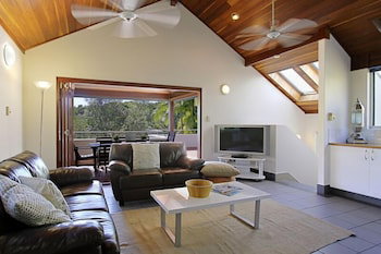 A PERFECT STAY - Clarkes Beach Villa - Accommodation Guide 0
