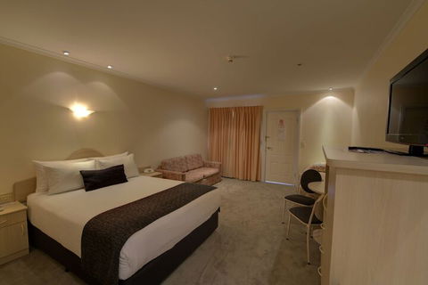 Charles Rasp Motor Inn & Cottages - Accommodation Asia 7
