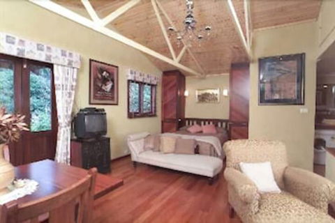 Ford House Retreat - Accommodation Asia 6