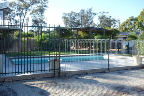 Calder Family Motel - Accommodation Asia 4