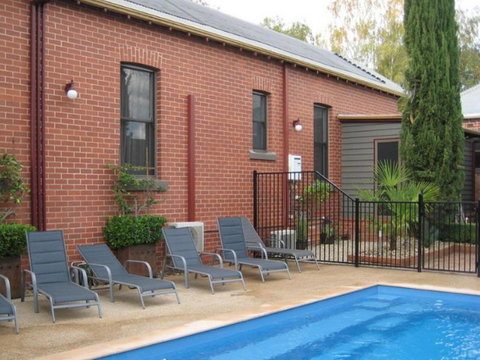 Finches Of Beechworth - Accommodation Guide 1