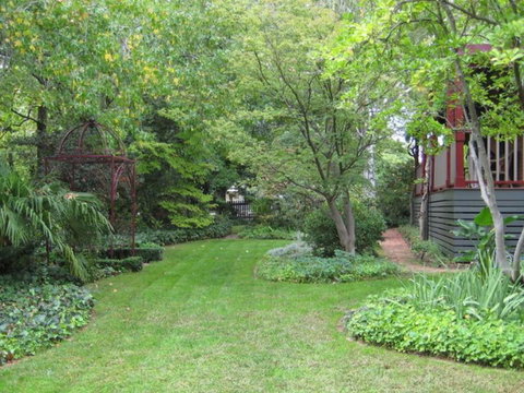 Finches Of Beechworth - Accommodation Guide 3