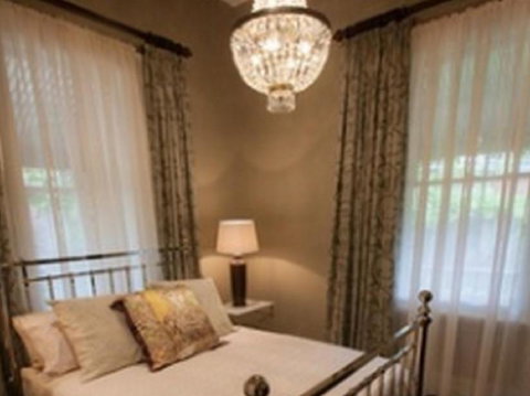 Finches Of Beechworth - Accommodation Guide 2