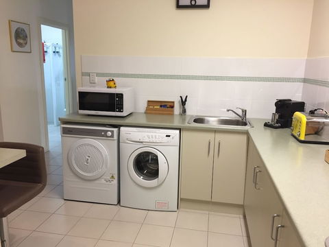 Lyreen's Apartment B&B - Accommodation Guide 5