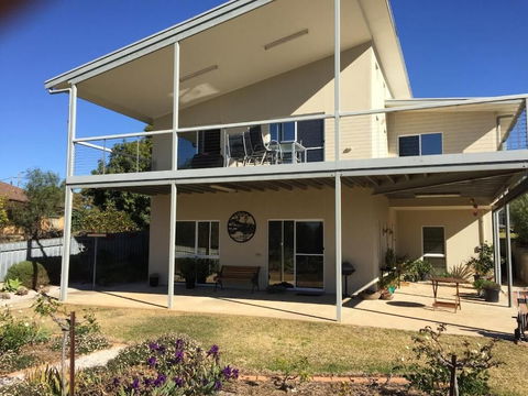 Lyreen's Apartment B&B - Accommodation Guide 3