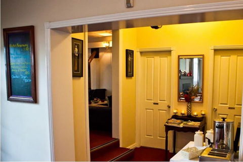 Abbotsleigh Motor Inn - Accommodation Guide 1