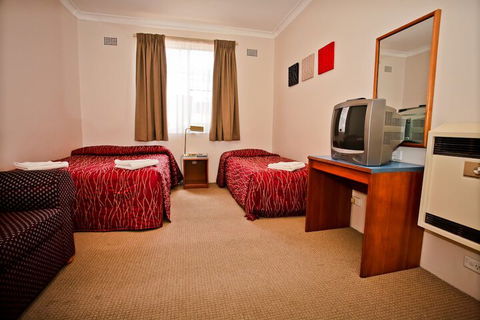 Abbotsleigh Motor Inn - Accommodation Guide 7