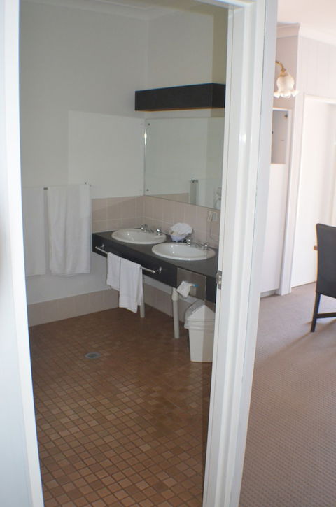 Deer Park Motor Inn - Accommodation Asia 5