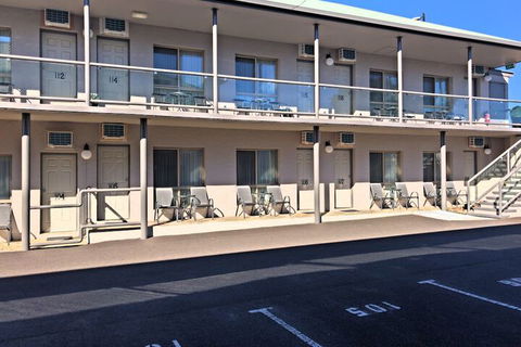 New England Motor Inn - Accommodation Asia 3