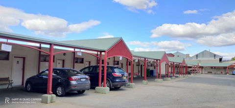 Hume Inn Motel - Accommodation Guide 0
