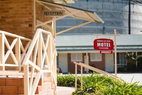 Commercial Golf Resort - Accommodation Guide 2