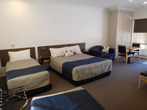 Commercial Golf Resort - Accommodation Guide 6