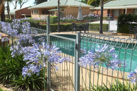 Commercial Golf Resort - Accommodation Guide 4