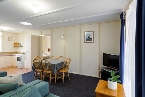 Park Avenue Holiday Units - Accommodation Guide 7