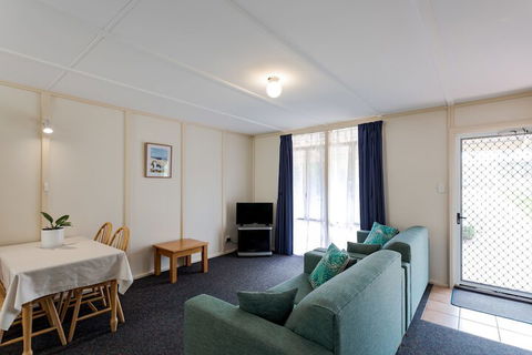 Park Avenue Holiday Units - Accommodation Guide 6