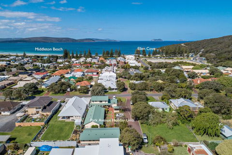 Park Avenue Holiday Units - Accommodation Guide 1