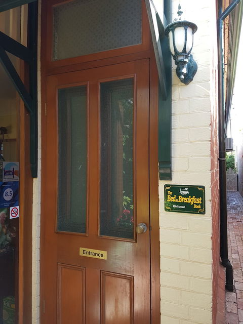 Water Bay Villa Bed And Breakfast - Accommodation Asia 2