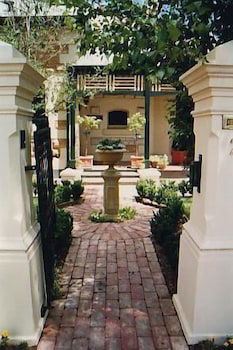 Water Bay Villa Bed And Breakfast - Accommodation Asia 0
